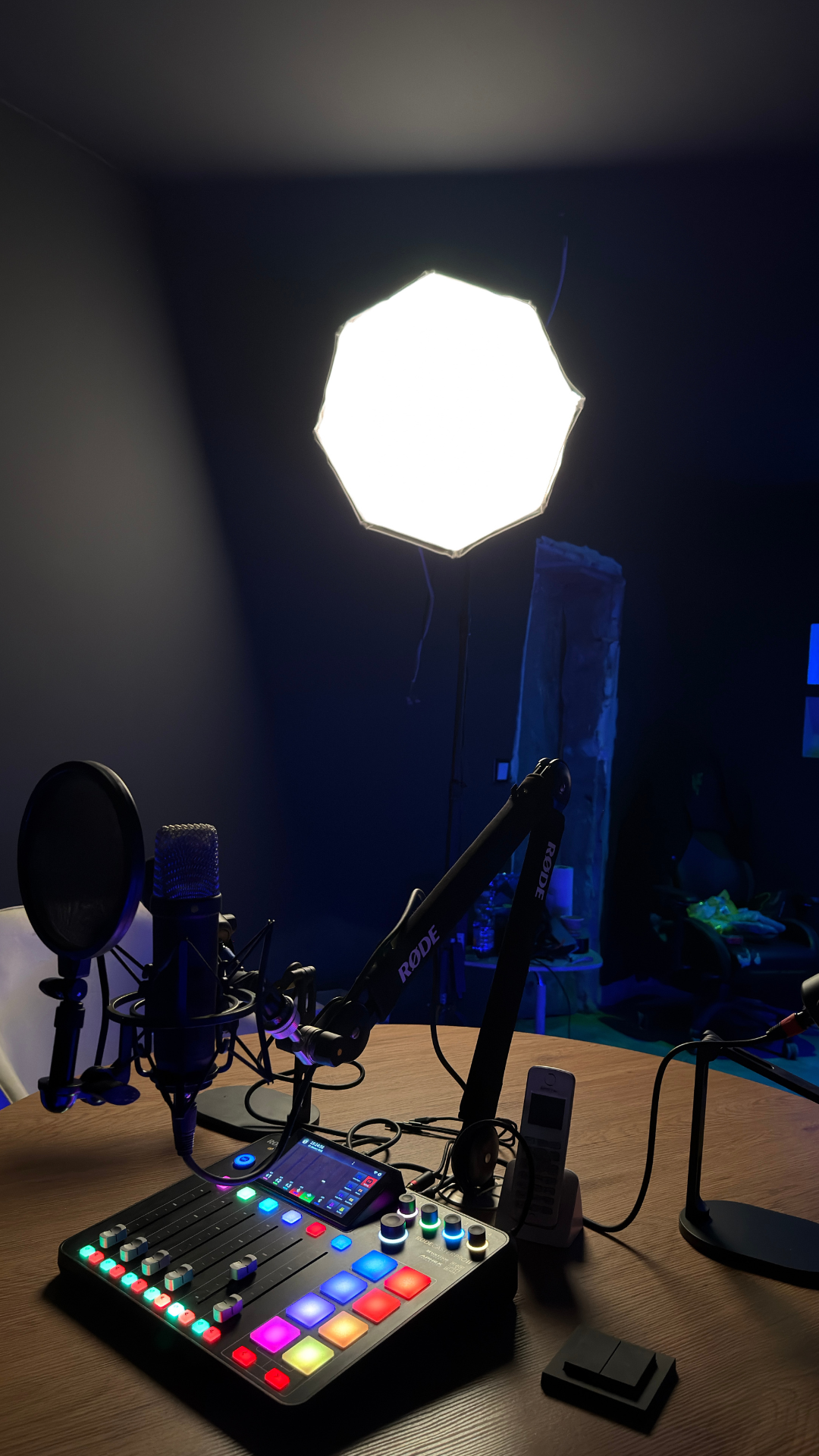 Podcaststudio im Jugendzentrum Billstedt mit Mikrofonen und Audiotechnik
